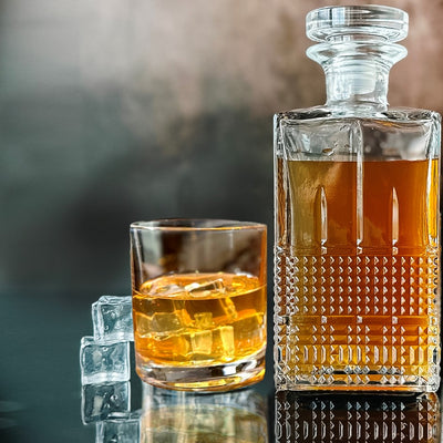 Executive Novecento Decanter Set with 2 Personalized Glasses